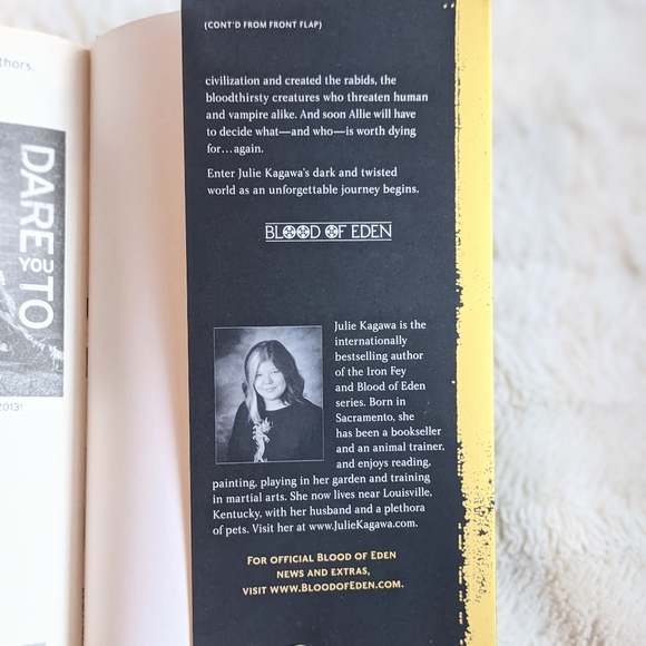 The Immortal Rules by Julie Kagawa - Picture 9 of 11